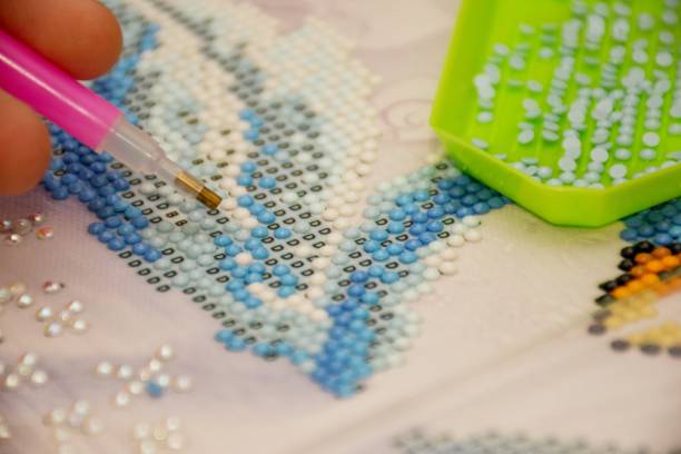 Détendez-vous avec un loisir créatif original : la broderie diamant