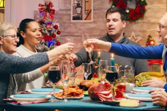 Repas de fêtes et alcool, comment ménager son foie en décembre
