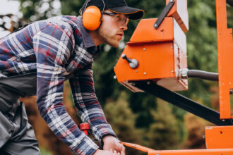 Broyeur sous clôture tracté par quad : la solution mécanique qui remplace l'herbicide