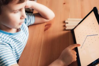 Et si l’école devenait plus interactive ? Les alternatives aux devoirs pour un CM1 épanoui