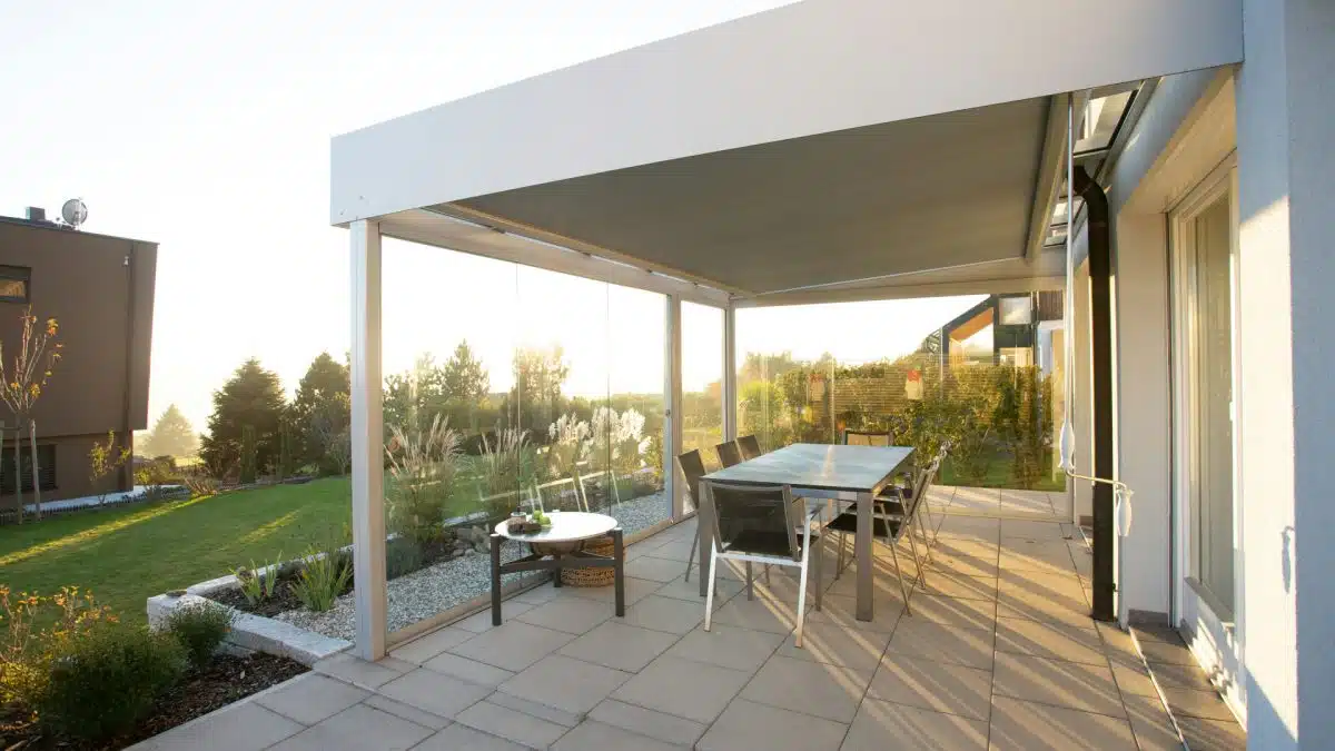 Les stores extérieurs : une alternative moderne aux parasols traditionnels