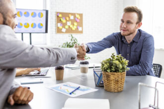 Vendre son entreprise de nettoyage : ce que les dirigeants doivent préparer avant de se lancer